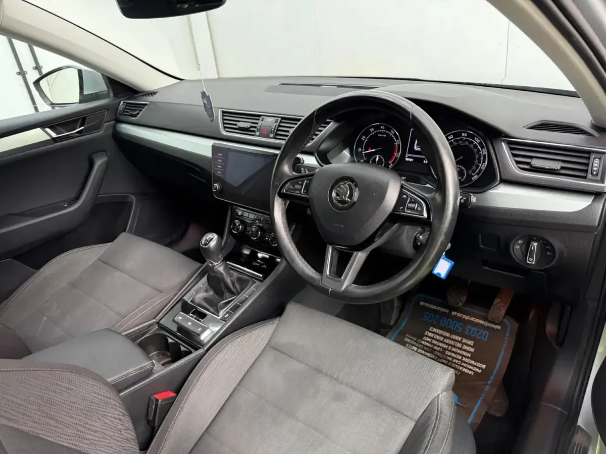 Gebraucht Skoda Superb SE 150 PS (110 kW) 2017 Silber Kleinwagen