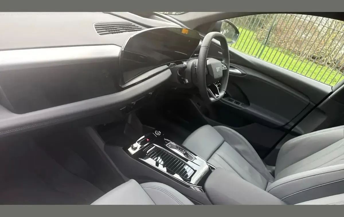 Begagnad Audi Q6 e-tron S-Line 284 kW (387 HK) 2026 Grå SUV