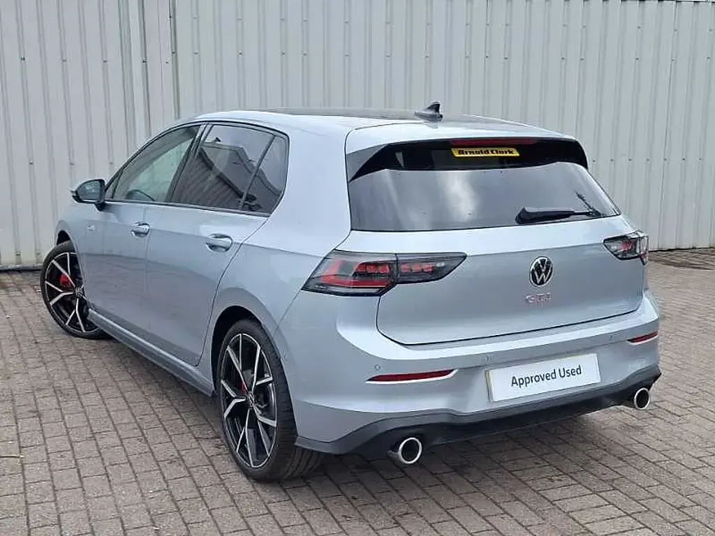New VW Golf VIII GTI 265 HP (194 kW) 2026