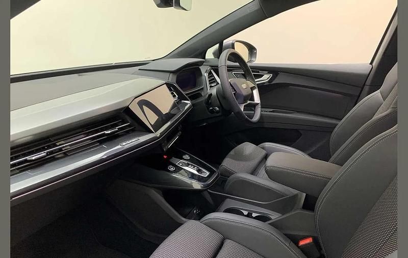 Second-hand Audi Q4 e-tron S-Line 219 kW (299 CP) 2023 Gri SUV