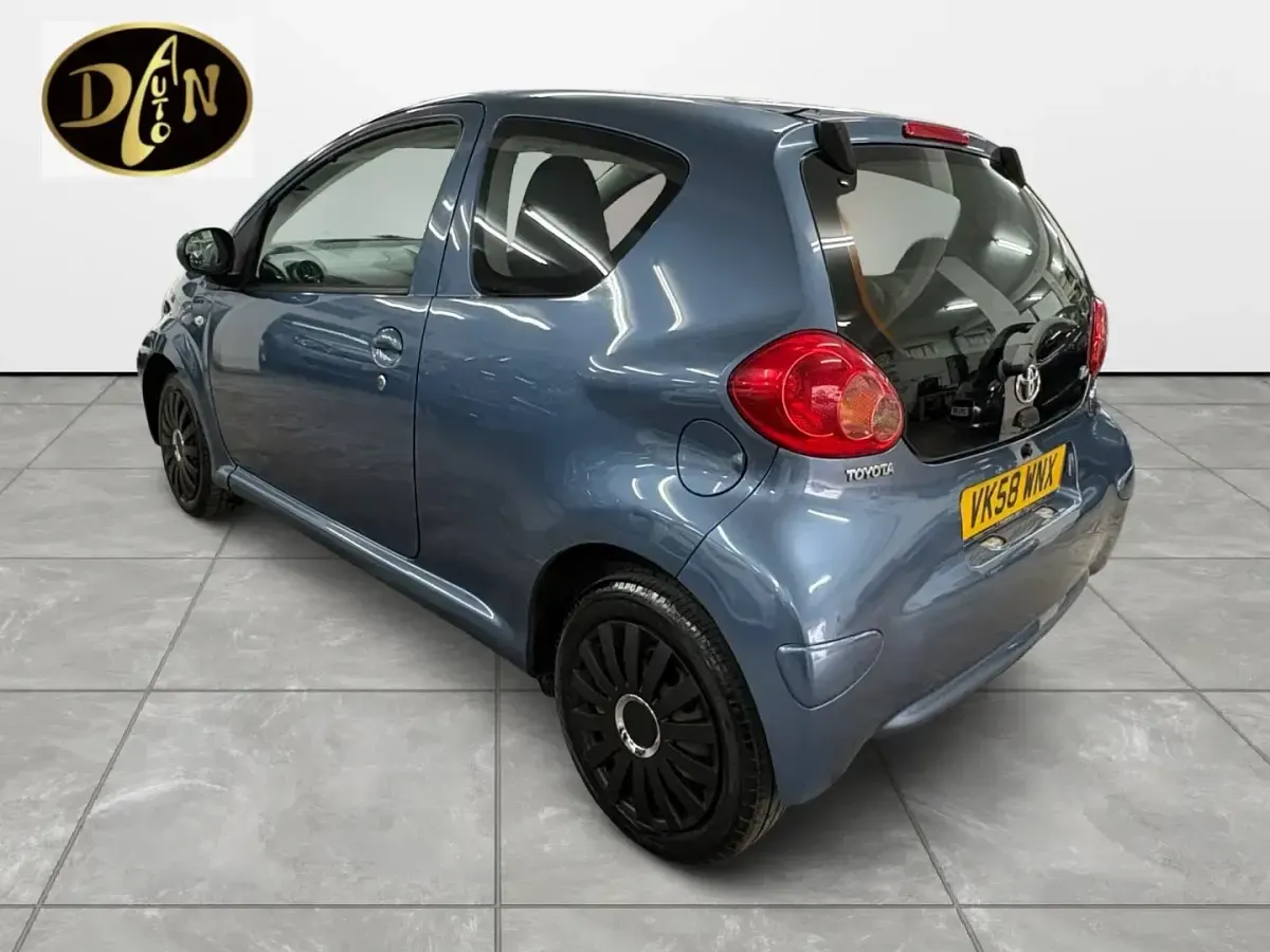 Used Toyota Aygo 67 HP (49 kW) 2008 Blue Hatchback
