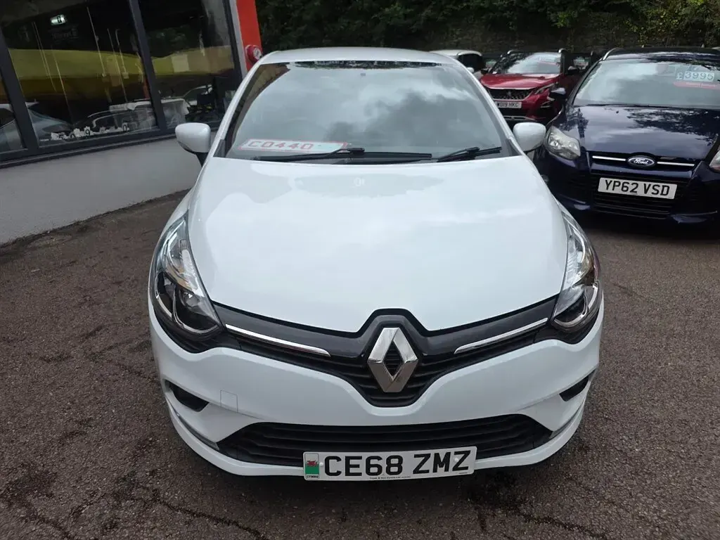 Used Renault Clio Iconic 2018 White Hatchback