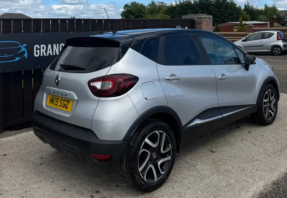 Used Renault Captur Iconic 90 HP (66 kW) 2019 Silver SUV