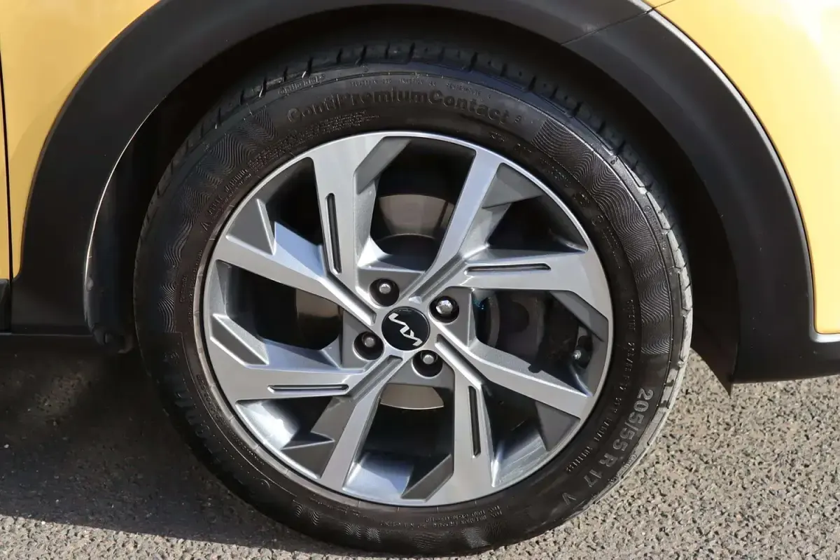 Used Kia Stonic GT-Line 100 HP (73 kW) 2024 Honey bee SUV