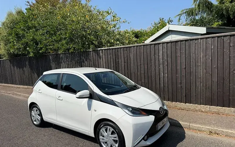 Used Toyota Aygo x-press 69 HP (50 kW) 2016 White Hatchback