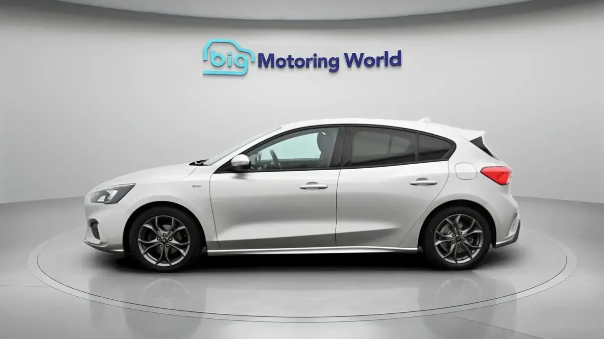 Used Ford Focus ST-Line 120 HP (88 kW) 2021 Silver Hatchback