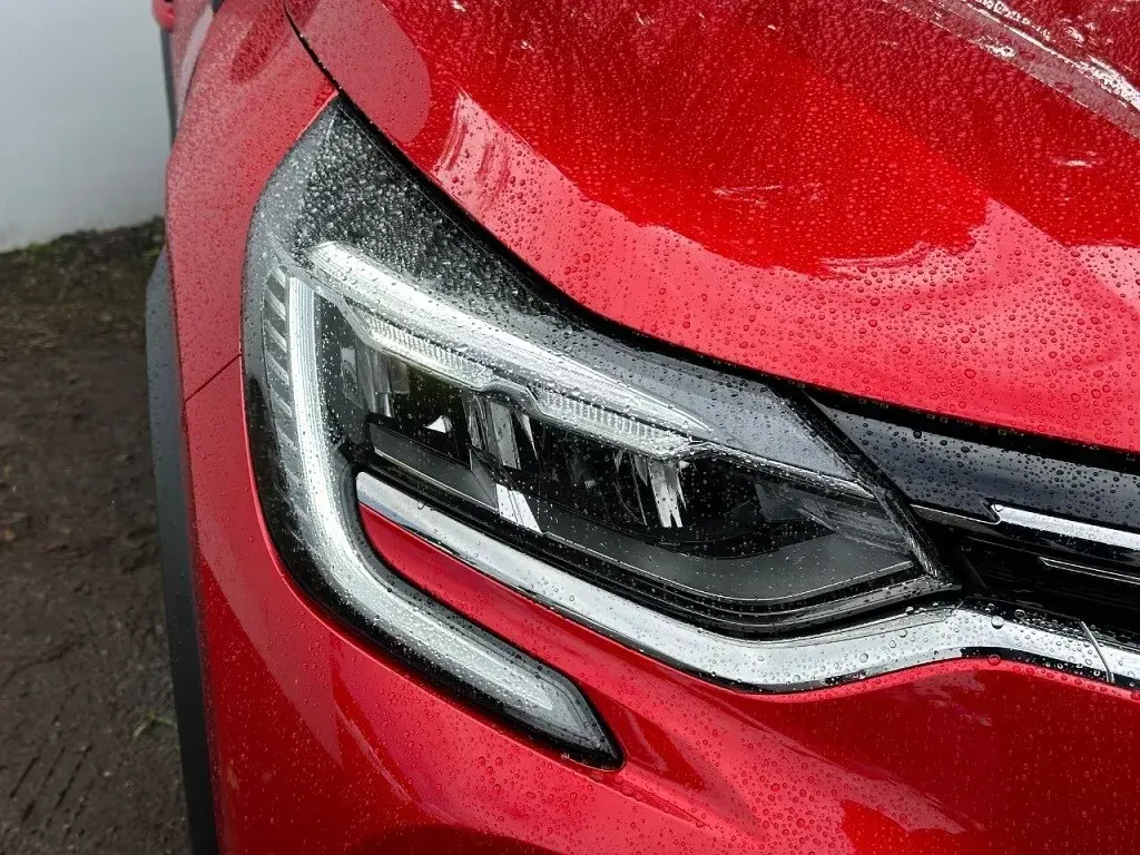 Used Renault Captur Techno 143 HP (105 kW) 2024 Red/black SUV