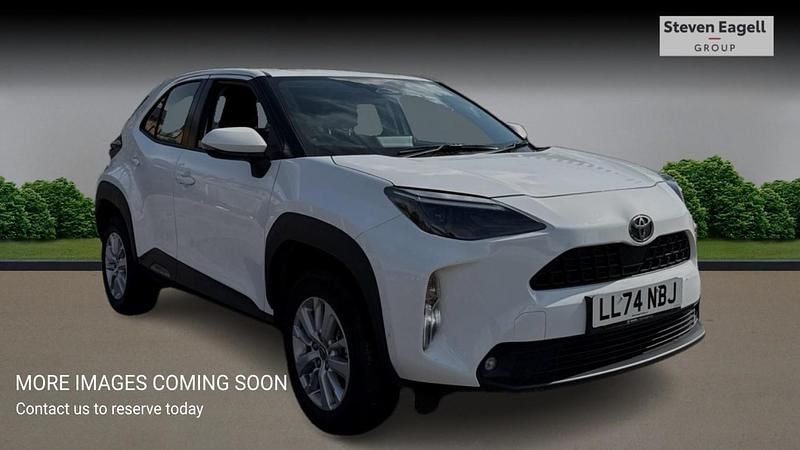 White Used 2024 Toyota Yaris Hybrid Hatchback | £21,684 (Expensive) - Image 1/4