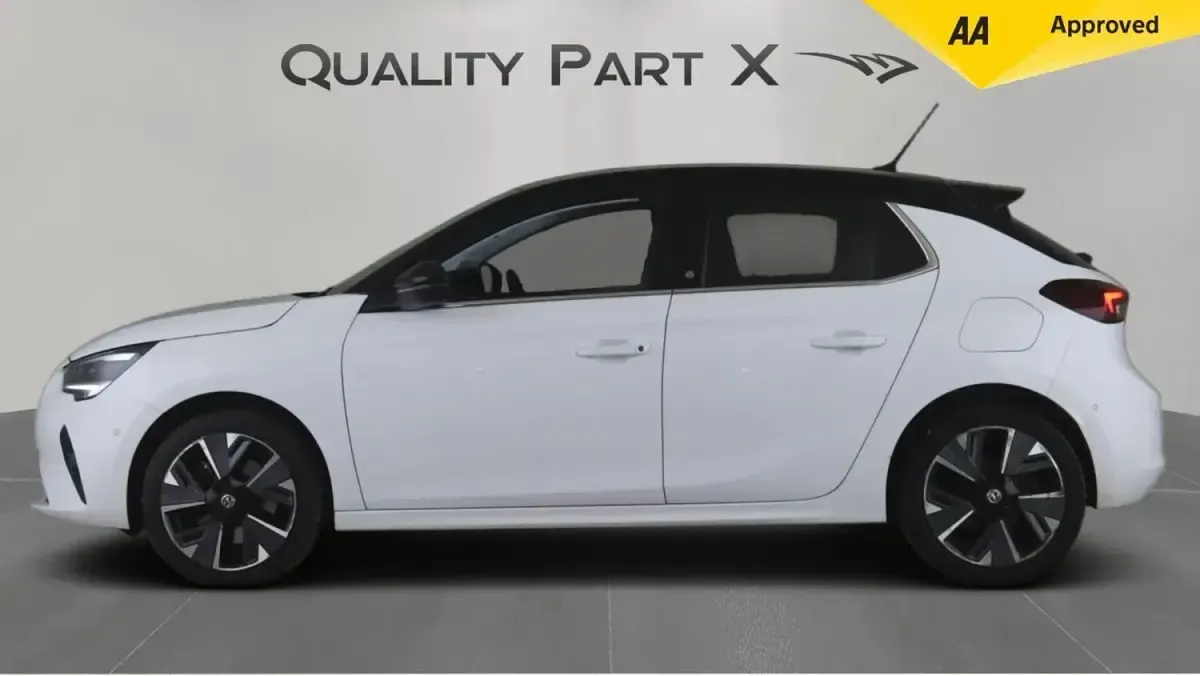 Used Vauxhall Corsa-e Elite 100 kW (136 HP) 2022 White Hatchback