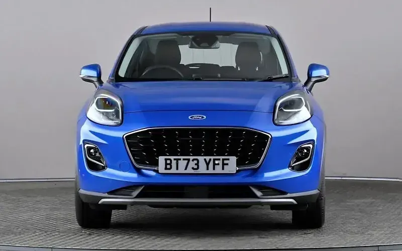 Käytetty Ford Puma Titanium 125 HP (91 kW) 2023 Katumaasturi