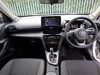 Used Toyota Yaris Hybrid 116 HP (85 kW) 2023 White Estate