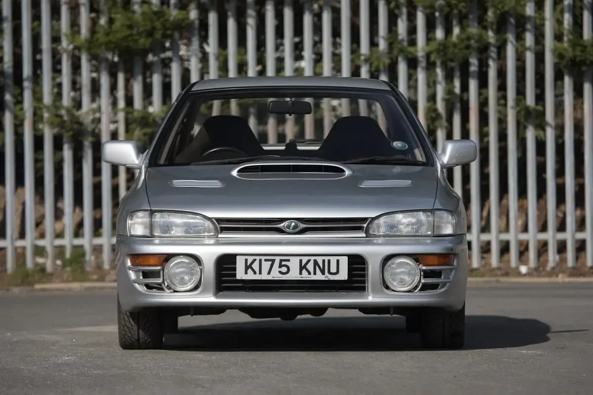 Begagnad Subaru Impreza 1999 Silver Sedan