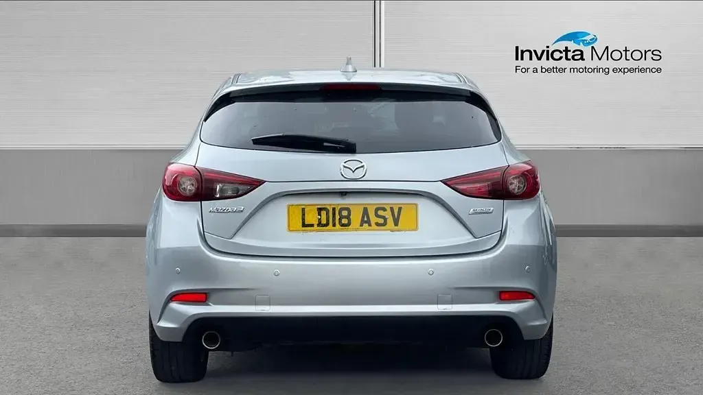 Begagnad Mazda 3 Inclusive 2018 Silver Halvkombi
