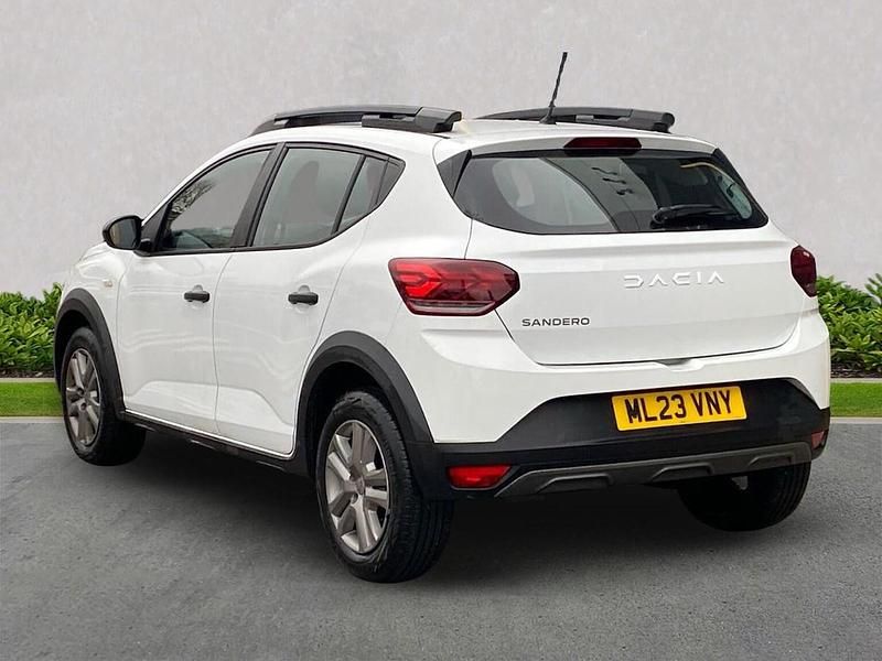 Used Dacia Sandero Essentiel 90 HP (66 kW) 2023 White Hatchback