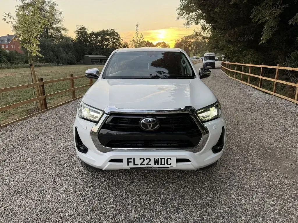 Used Toyota HiLux 150 HP (110 kW) 2022 White Pickup