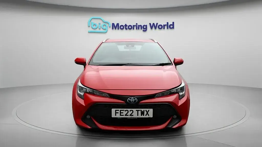 Używany Toyota Corolla 122 KM (89 kW) 2022 Czerwony Kombi
