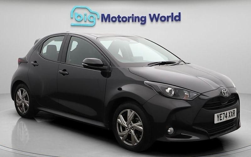Used 2025 Toyota Yaris Hybrid Hatchback | £17,500 (Super price) - Image 1/4