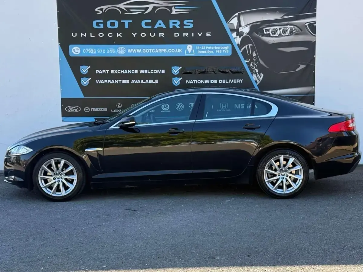 Used Jaguar XF SE 190 HP (139 kW) 2012 Black Sedan