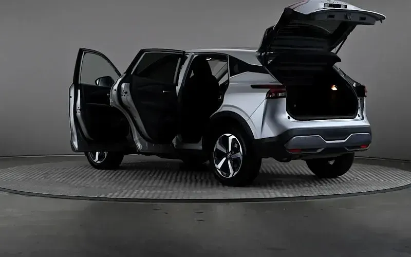 Used Nissan Qashqai N-Connecta 140 HP (102 kW) 2023 Silver SUV