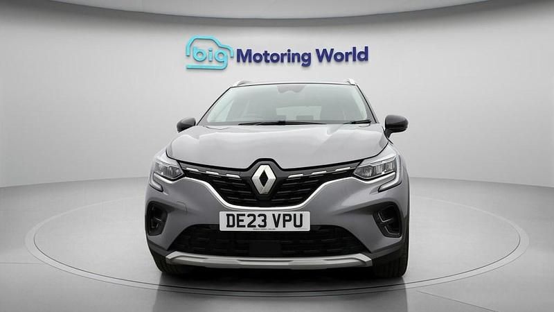 Second-hand Renault Captur Techno 145 CP (106 kW) 2023 Gri SUV
