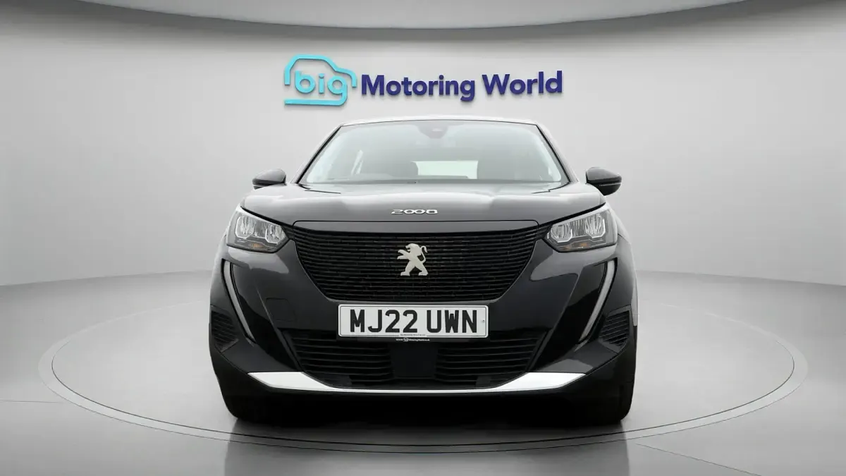 Used Peugeot e-2008 Active Premium 98 kW (134 HP) 2022 Black SUV
