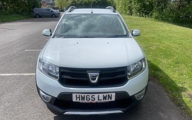 Begagnad Dacia Sandero Ambiance 90 HK (66 kW) 2015 Vit Halvkombi