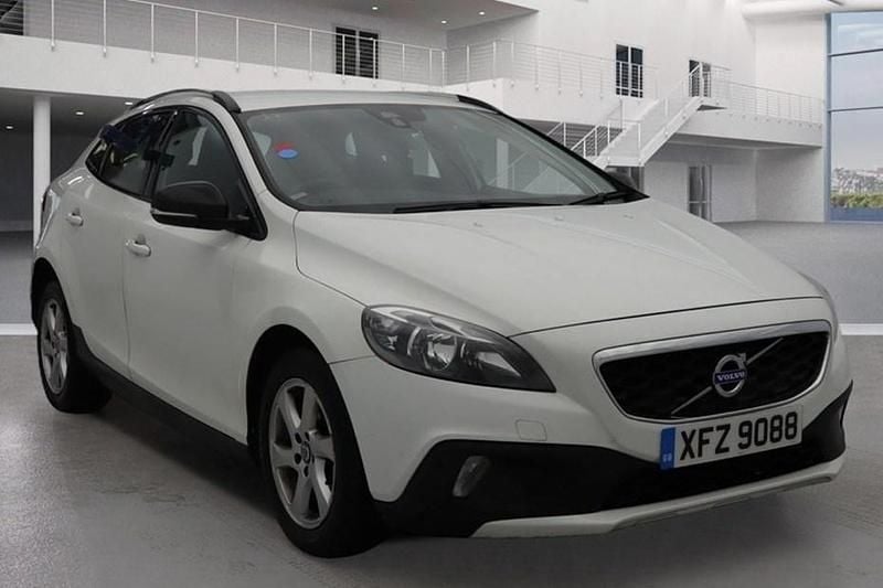 Used 2015 Volvo V40 CC SE Estate | £4,443 (Fair price) - Image 1/1