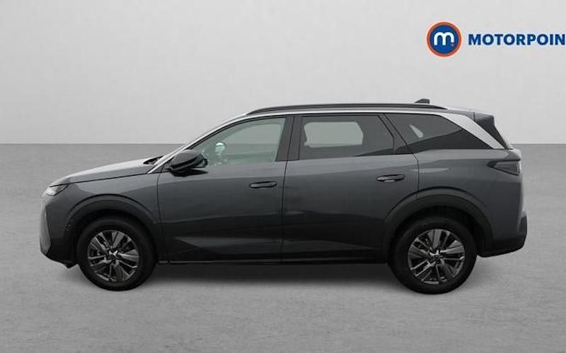 Usado Peugeot 5008 Allure 145 HP (106 kW) 2025 Cinzento SUV