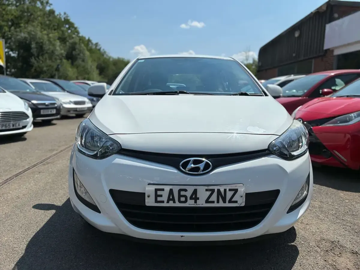Used Hyundai i20 Active 85 HP (62 kW) 2014 White Hatchback