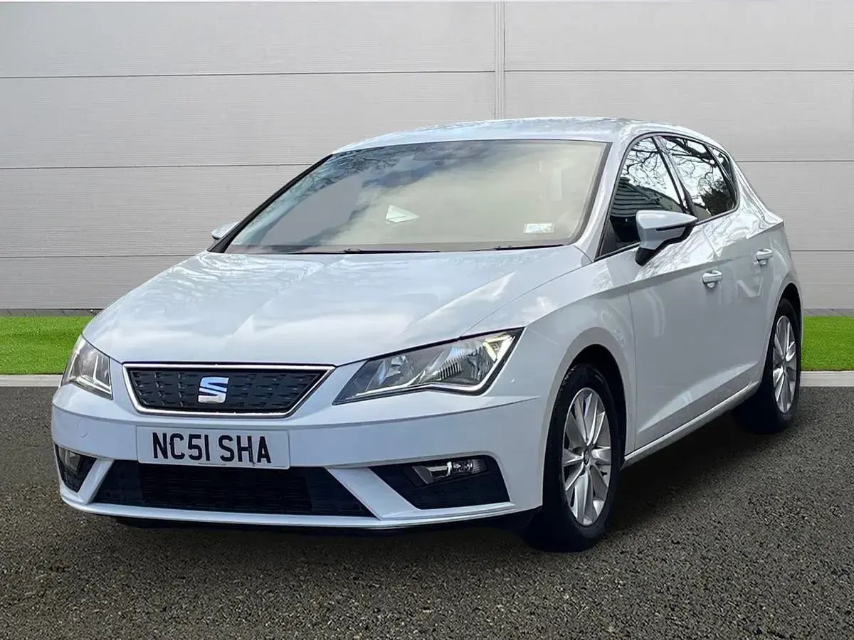 Used Seat Leon Ecomotive 116 HP (85 kW) 2018 White Hatchback