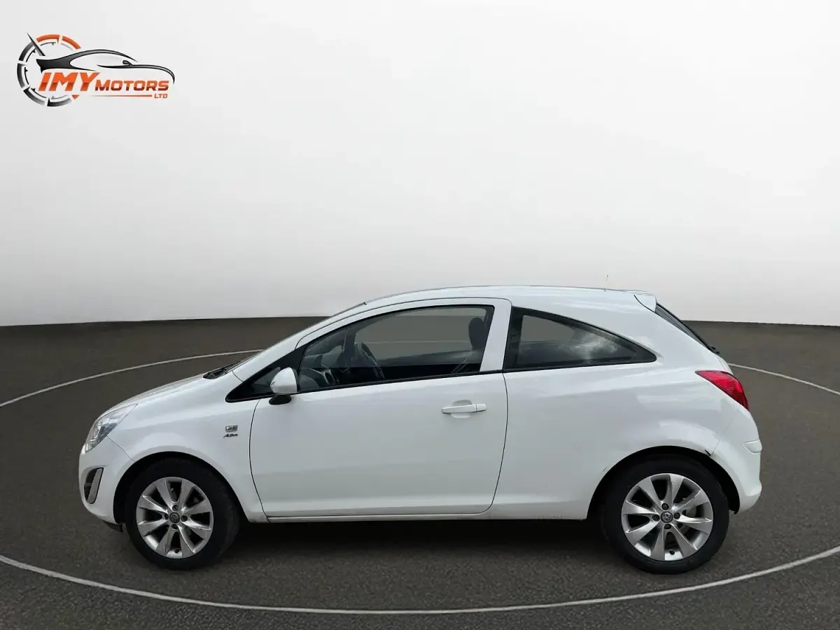 Used Vauxhall Corsa Active 85 HP (62 kW) 2012 White Hatchback