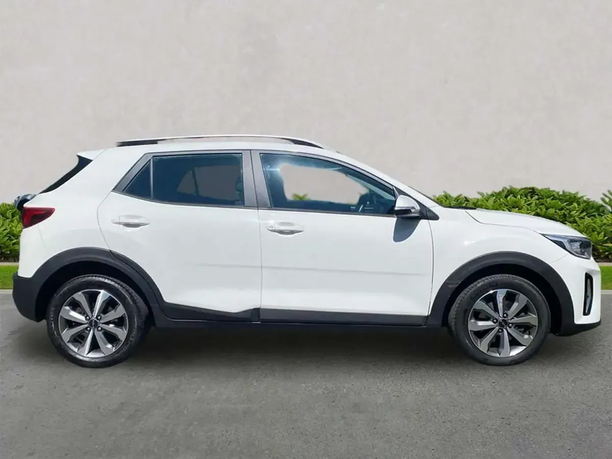 Begagnad Kia Stonic 2023 Vit SUV