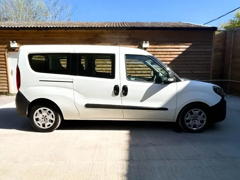 Używany Fiat Doblò Active 2018 Biały Minivan