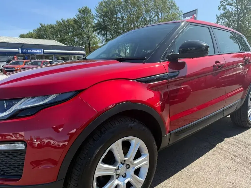 Used Land Rover Range Rover evoque SE 240 HP (176 kW) 2018 Red SUV