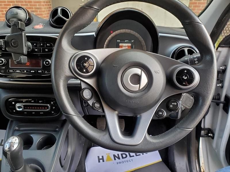 Used Smart ForFour Passion 2017 White Hatchback