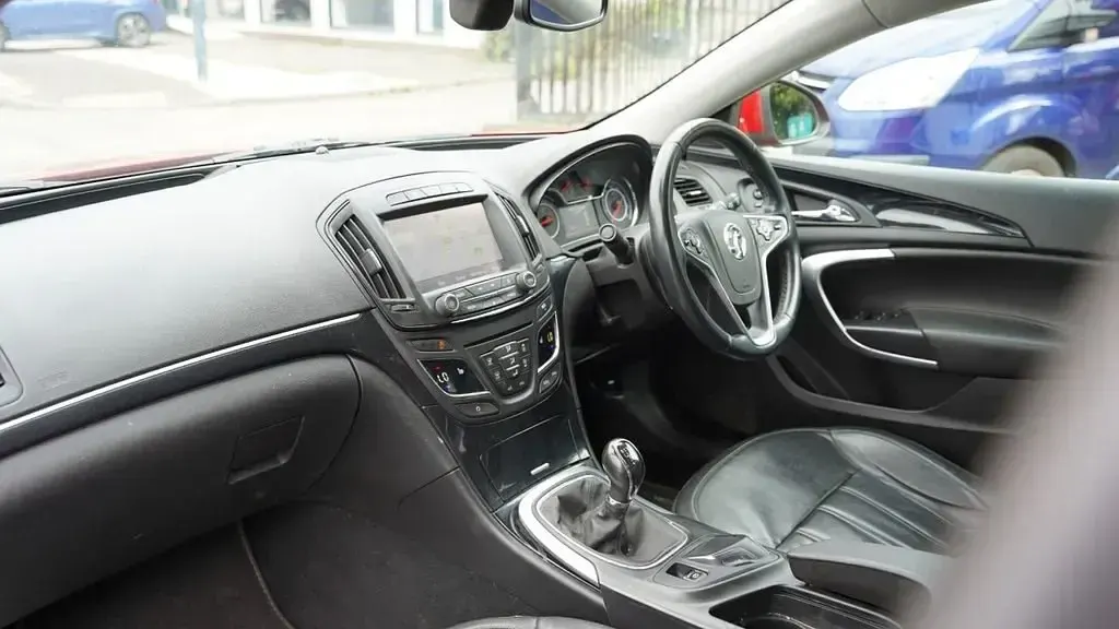 Second-hand Vauxhall Insignia Elite 140 CP (102 kW) 2014 Roșu Hatchback