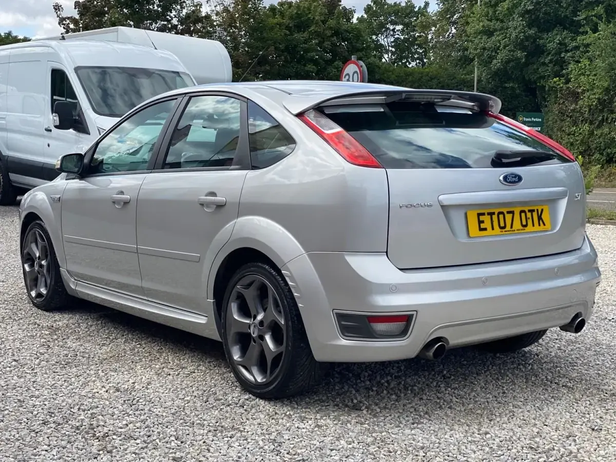 Begagnad Ford Focus ST 2007 Silver Halvkombi