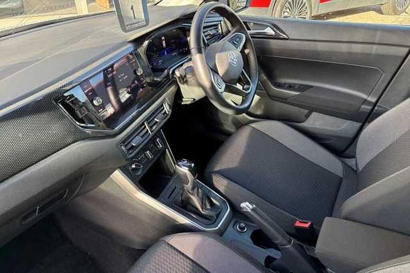 Usado VW Polo Life 95 HP (69 kW) 2023 Cinzento Citadino