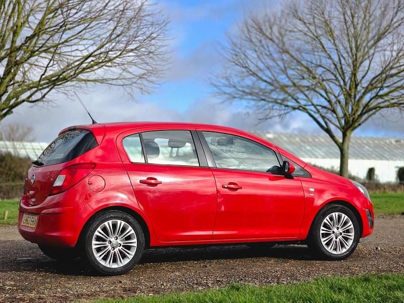 Used Vauxhall Corsa 90 HP (66 kW) 2013 Red Hatchback