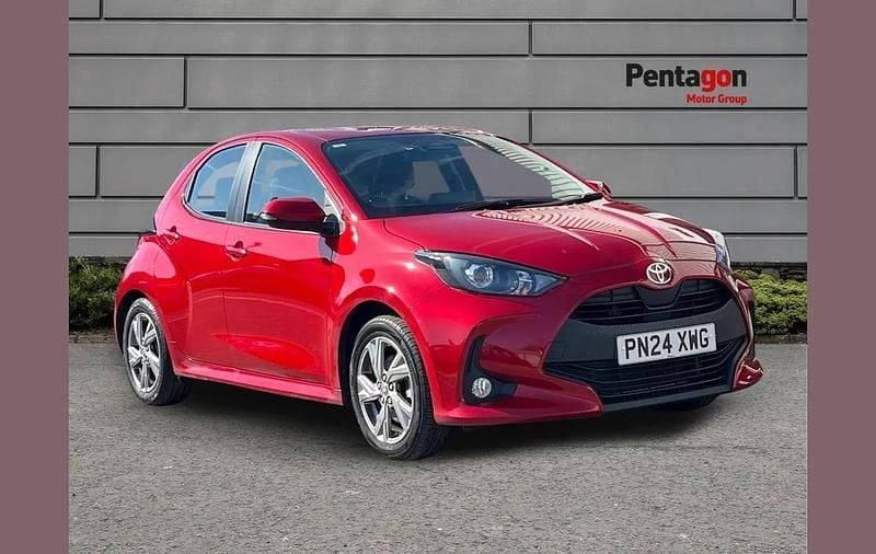Used Toyota Yaris Hybrid 113 HP (83 kW) 2024 Red Hatchback