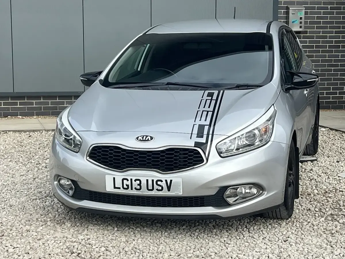 Used Kia Ceed 128 HP (94 kW) 2013 Silver Hatchback