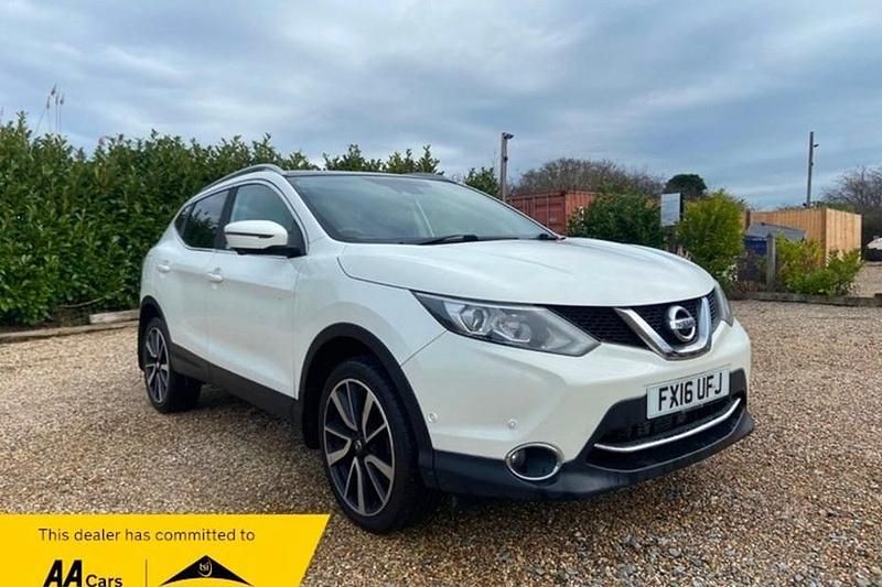 White Used 2016 Nissan Qashqai Tekna SUV | £9,250 (Good price) - Image 1/1