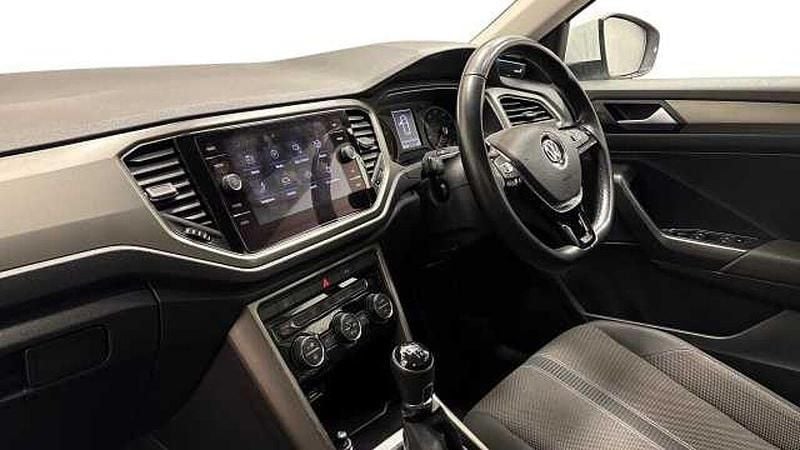 Used VW T-Roc SE 115 HP (84 kW) 2020 Pure white SUV