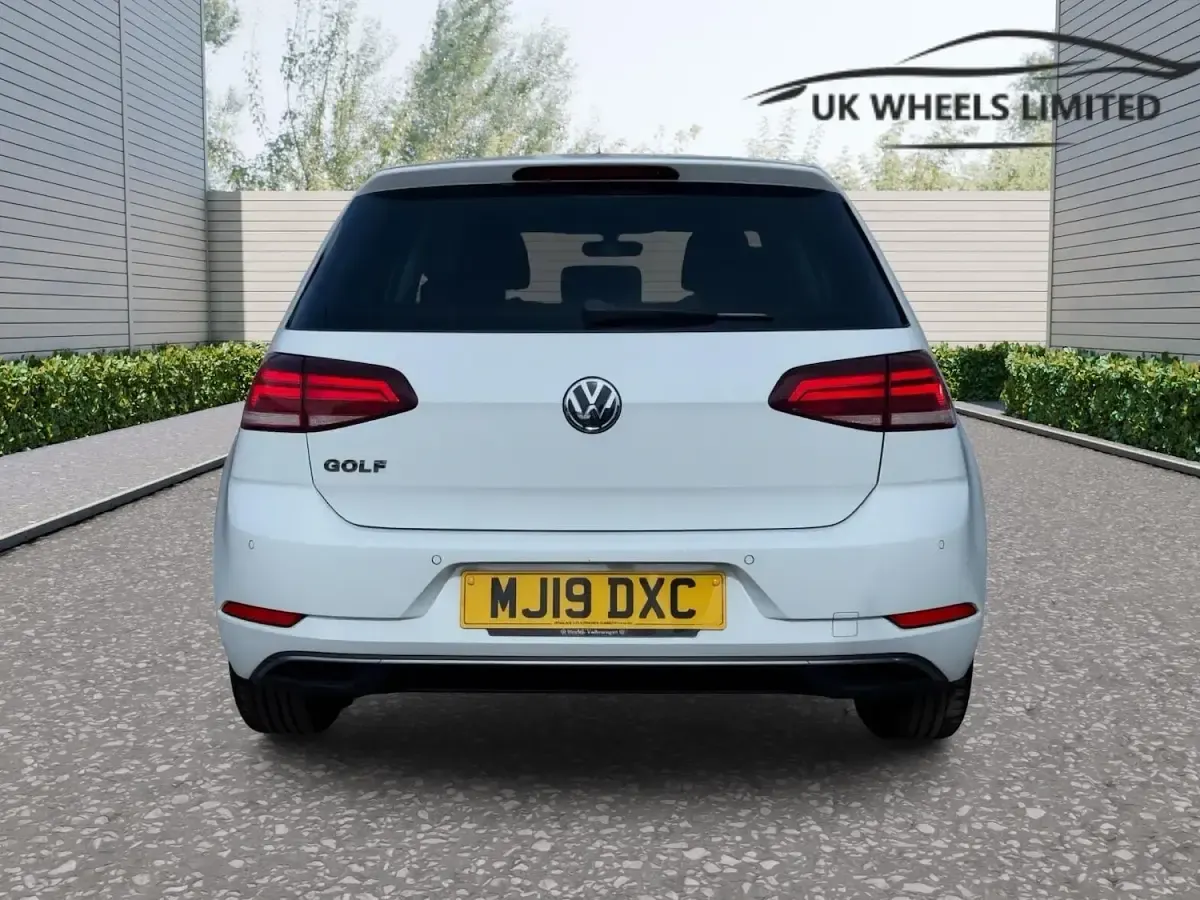 Used VW Golf VII Match 115 HP (84 kW) 2019 White Hatchback