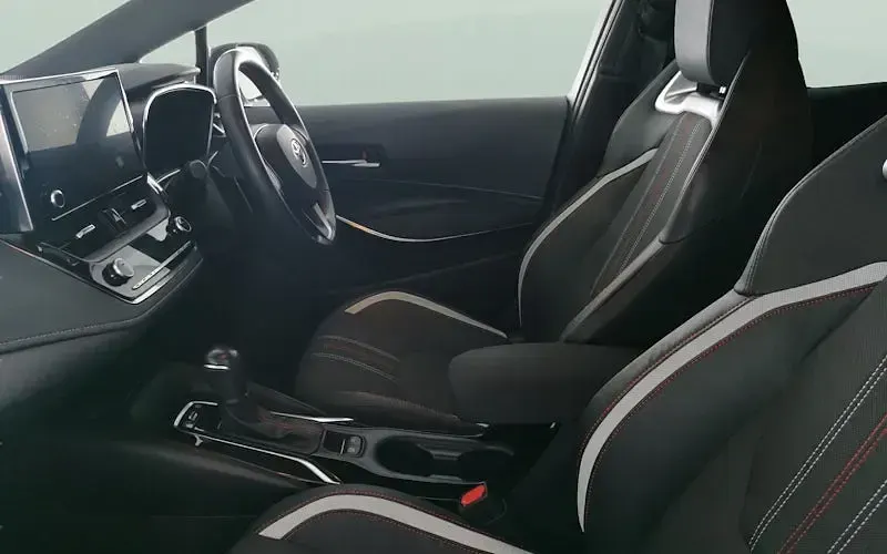 Usado Toyota Corolla Sport 196 HP (144 kW) 2022 Prateado Citadino