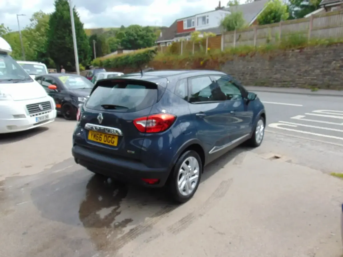 Used Renault Captur Dynamique 90 HP (66 kW) 2017 Blue SUV
