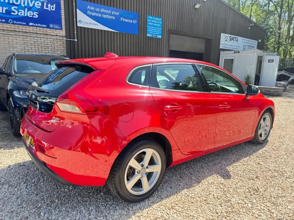 Used Volvo V40 2014 Red Hatchback