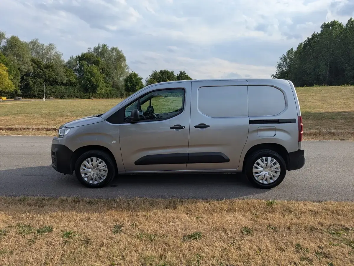 Used Citroën Berlingo 100 HP (73 kW) 2023 Grey MPV