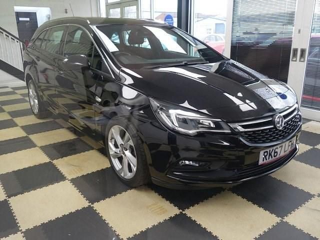 Used Vauxhall Astra SRi 150 HP (110 kW) 2017 Black Estate