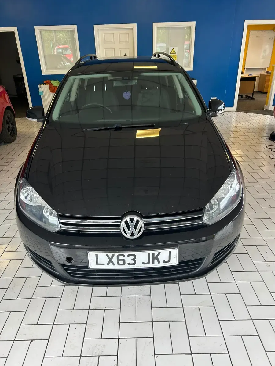 Begagnad VW Golf VII SE 105 HK (77 kW) 2013 Svart Kombi